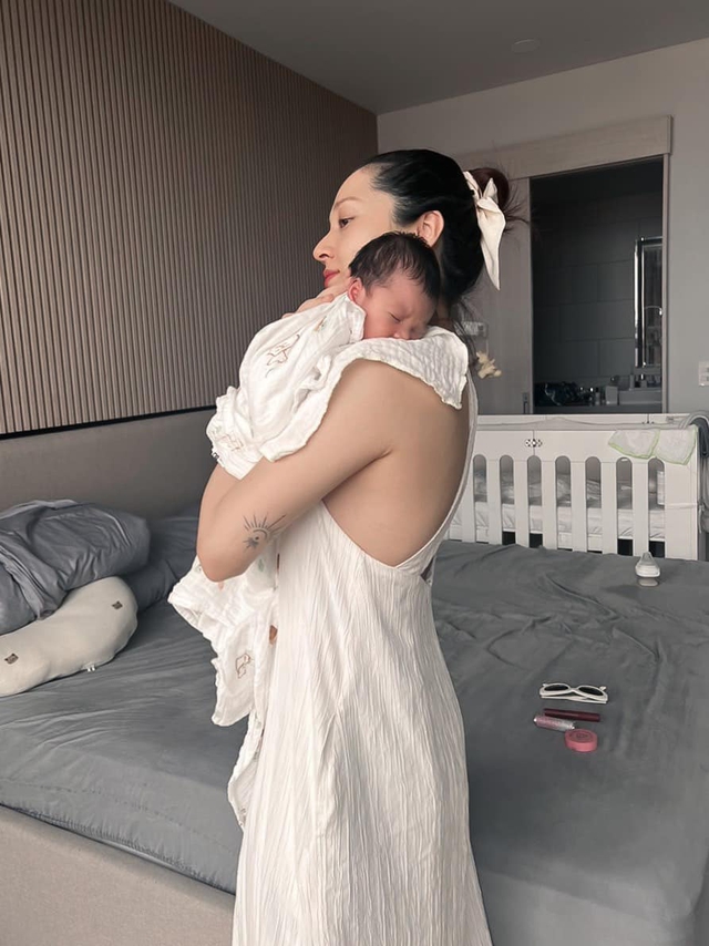 Bảo Anh tung ảnh "dìm hàng" con gái cưng nhưng lại bất ngờ bị cư dân mạng yêu cầu điều này- Ảnh 4. Bảo Anh tung ảnh "dìm hàng" con gái cưng nhưng lại bất ngờ bị cư dân mạng yêu cầu điều này- Ảnh 4.