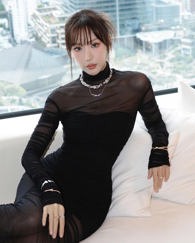 Nữ ca sĩ Vbiz "ở ẩn" suốt 2 năm qua: Gương mặt khác lạ, mối quan hệ với rapper kém 6 tuổi gây xôn xao - Ảnh 1.