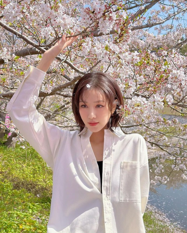 Nữ ca sĩ Vbiz "ở ẩn" suốt 2 năm qua: Gương mặt khác lạ, mối quan hệ với rapper kém 6 tuổi gây xôn xao - Ảnh 2.