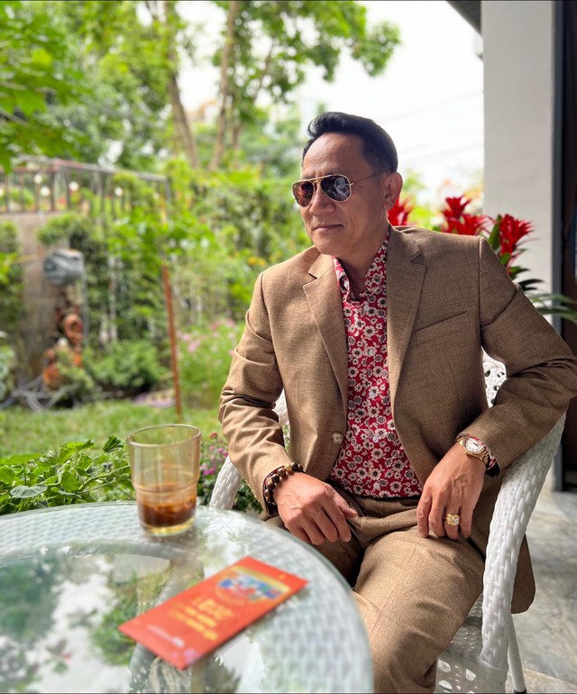 Nam nghệ sĩ chuyên thủ vai "ông trùm" nhưng ngoài đời từng đi buôn lợn, lái xe, cuộc sống hiện tại gây bất ngờ- Ảnh 3.