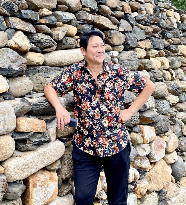 Nam nghệ sĩ chuyên thủ vai "ông trùm" nhưng ngoài đời từng đi buôn lợn, lái xe, cuộc sống hiện tại gây bất ngờ- Ảnh 2.