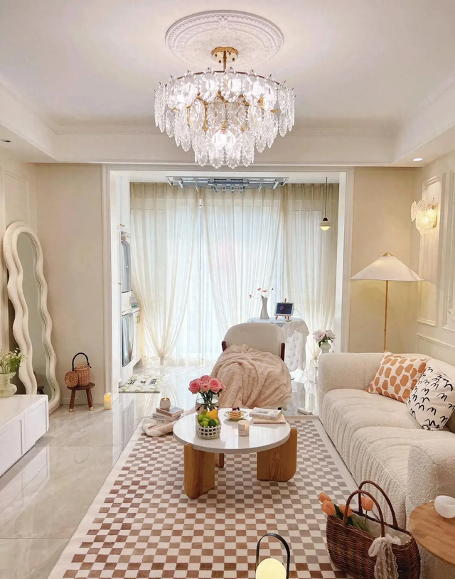 Chủ nhân "bánh bèo" và căn hộ tông hồng trắng xinh như ảnh trên Pinterest: Ai ngắm xong cũng phải "thả tim"- Ảnh 2. Chủ nhân "bánh bèo" và căn hộ tông hồng trắng xinh như ảnh trên Pinterest: Ai ngắm xong cũng phải "thả tim"- Ảnh 2.