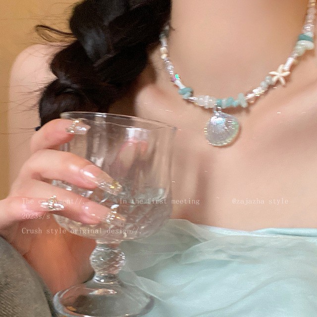 Gái xinh đi biển nhất định phải đeo món phụ kiện vừa rẻ, vừa sành điệu lại hợp "summer vibes"!- Ảnh 20. Gái xinh đi biển nhất định phải đeo món phụ kiện vừa rẻ, vừa sành điệu lại hợp "summer vibes"!- Ảnh 20.