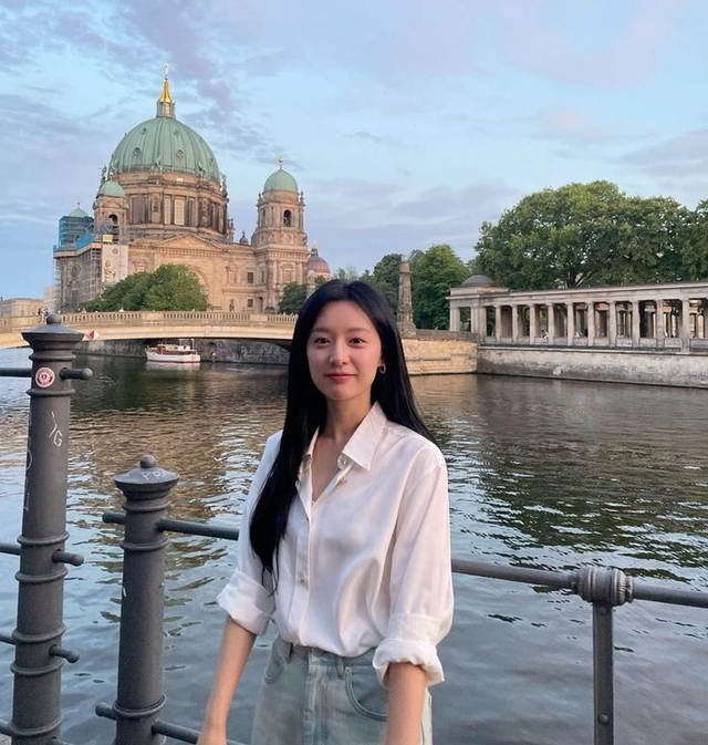 Cam thường không dìm nổi Kim Ji Won, hóa ra bí quyết ở 4 món skincare giá siêu dễ chịu này- Ảnh 10. Cam thường không dìm nổi Kim Ji Won, hóa ra bí quyết ở 4 món skincare giá siêu dễ chịu này- Ảnh 10.