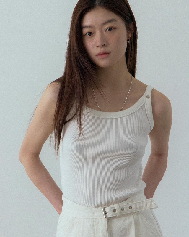 Tủ đồ của Hà Thi: Nàng thơ có “vibe” trong trẻo như tình đầu, mặc đơn giản nhưng ai cũng muốn mua theo- Ảnh 22. Tủ đồ của Hà Thi: Nàng thơ có “vibe” trong trẻo như tình đầu, mặc đơn giản nhưng ai cũng muốn mua theo- Ảnh 22.