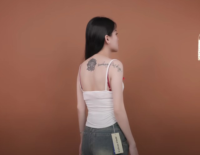 "Chiến thần" Hà Linh review mẫu áo hot TikTok: Chê tả tơi, mặc phát ngượng!- Ảnh 11.