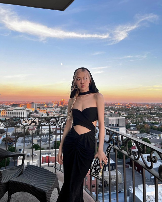 Rosé xinh đẹp quá mức quy định mỗi lần diện váy điệu- Ảnh 7. Rosé xinh đẹp quá mức quy định mỗi lần diện váy điệu- Ảnh 7.