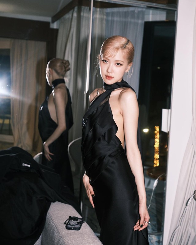 Rosé xinh đẹp quá mức quy định mỗi lần diện váy điệu- Ảnh 10. Rosé xinh đẹp quá mức quy định mỗi lần diện váy điệu- Ảnh 10.