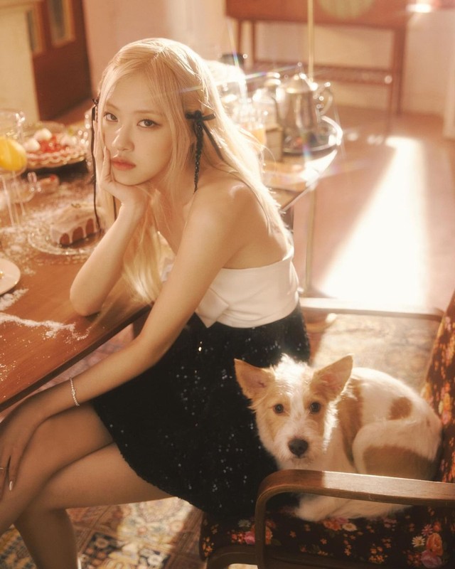 Rosé xinh đẹp quá mức quy định mỗi lần diện váy điệu- Ảnh 3. Rosé xinh đẹp quá mức quy định mỗi lần diện váy điệu- Ảnh 3.
