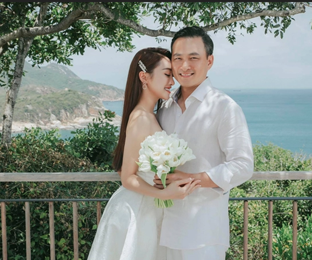 Sao nam Vbiz "chơi lớn" tặng 2 xế sang tiền tỷ cho vợ kém 16 tuổi đang bầu 6 tháng- Ảnh 7. Sao nam Vbiz "chơi lớn" tặng 2 xế sang tiền tỷ cho vợ kém 16 tuổi đang bầu 6 tháng- Ảnh 7.