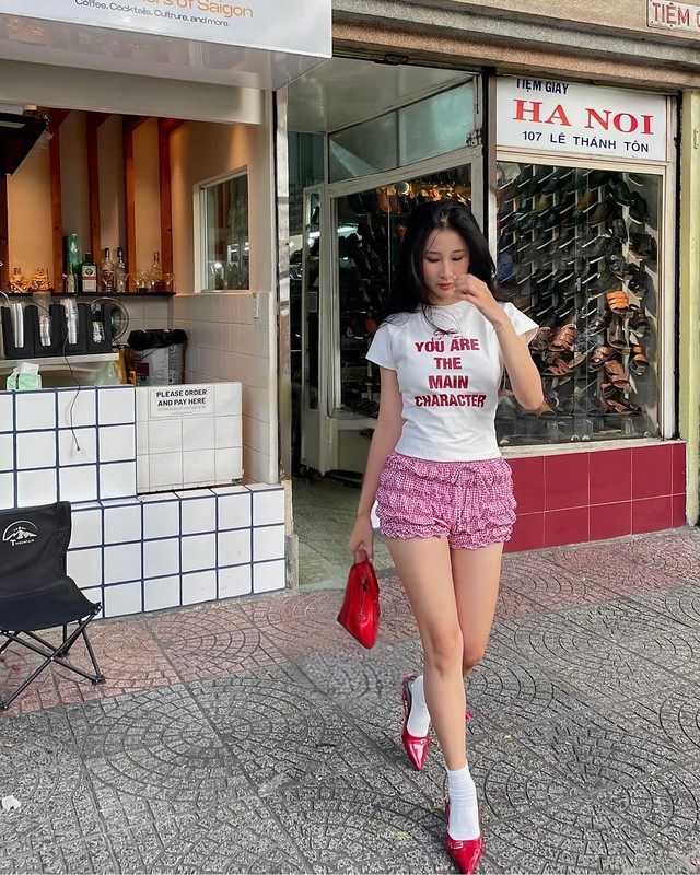 Bloomer shorts quá đỗi "hot", ngắm gái xinh từ Á sang Âu diện mà phát cuồng- Ảnh 21.