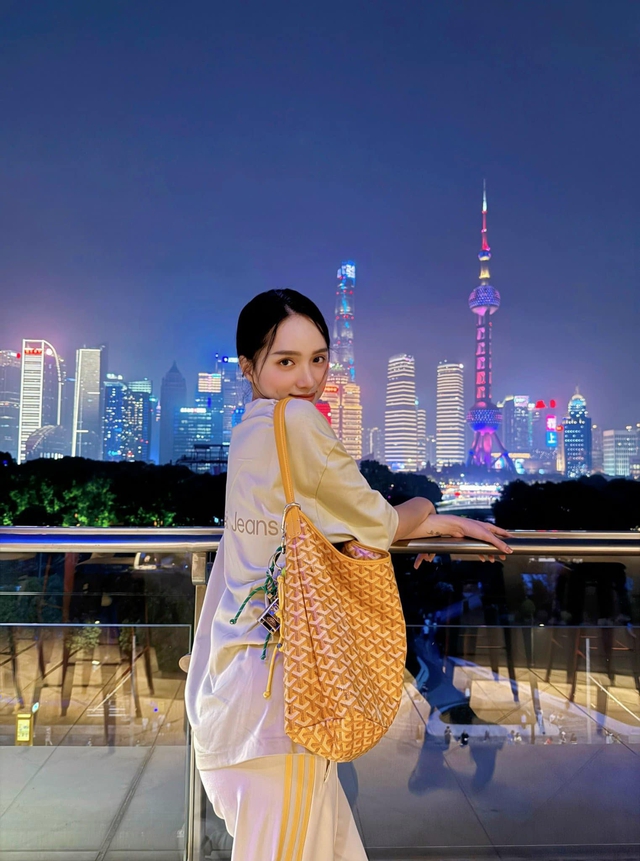 "Bão drama" Hoàng Thùy và Miss Universe Vietnam: Thái độ trái ngược của Hương Giang - Dược sĩ Tiến gây tò mò- Ảnh 4. "Bão drama" Hoàng Thùy và Miss Universe Vietnam: Thái độ trái ngược của Hương Giang - Dược sĩ Tiến gây tò mò- Ảnh 4.
