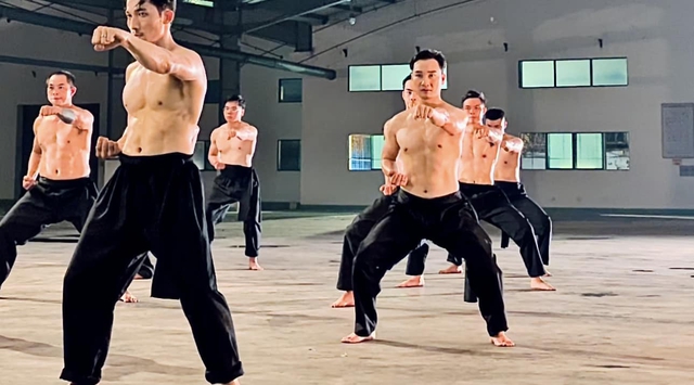 Bất ngờ với cơ bụng ở tuổi U45 của một "anh tài" show Anh Trai Vượt Ngàn Chông Gai- Ảnh 3.