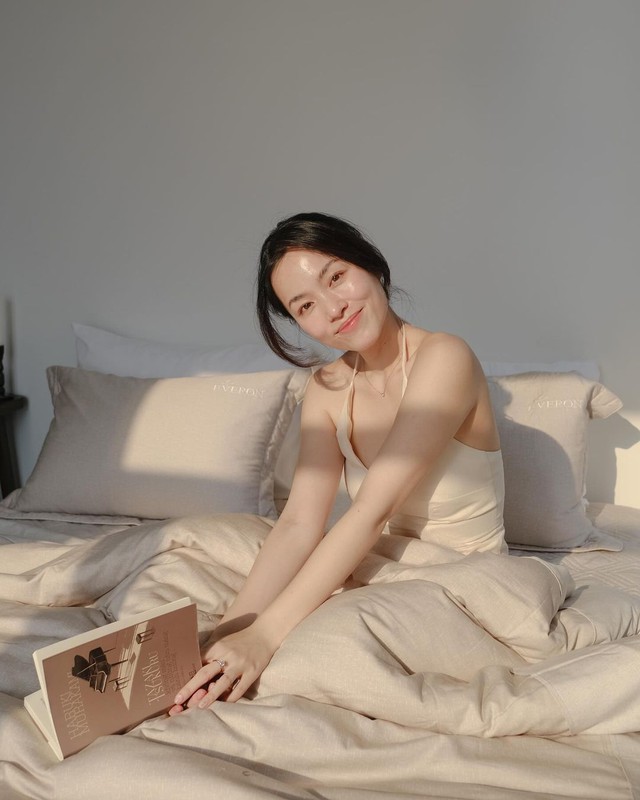 Muốn mua váy hè mà không biết bắt đầu từ đâu: Xem ngay series thử đồ local brand của Hà Trúc- Ảnh 1.