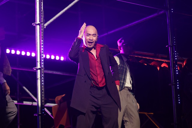 Tiến Luật rap hay nhảy vẫn không mắc cười bằng việc làm điều này ngay trên sân khấu!- Ảnh 6. Tiến Luật rap hay nhảy vẫn không mắc cười bằng việc làm điều này ngay trên sân khấu!- Ảnh 6.