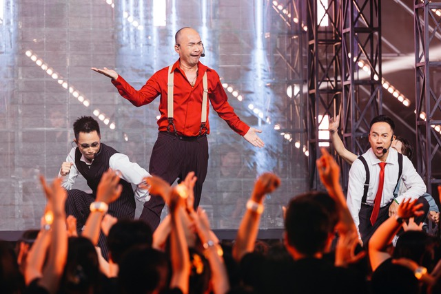 Tiến Luật rap hay nhảy vẫn không mắc cười bằng việc làm điều này ngay trên sân khấu!- Ảnh 7. Tiến Luật rap hay nhảy vẫn không mắc cười bằng việc làm điều này ngay trên sân khấu!- Ảnh 7.