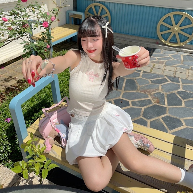 Quanh hè diện croptop, gái Hàn chỉ bạn list áo siêu xinh, phối đủ kiểu không chán- Ảnh 42. Quanh hè diện croptop, gái Hàn chỉ bạn list áo siêu xinh, phối đủ kiểu không chán- Ảnh 42.