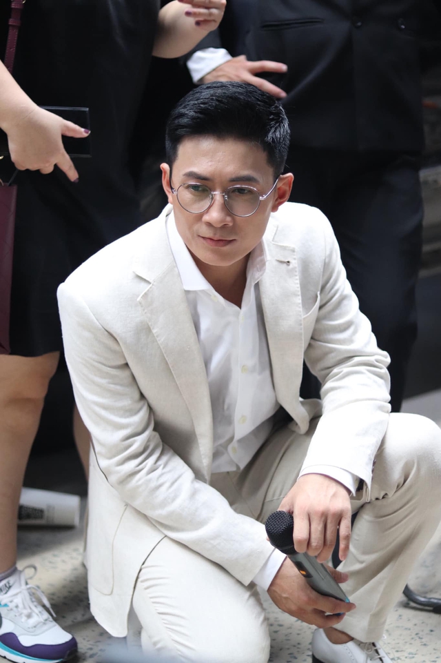 Nam ca sĩ Vbiz bị đàn em "bóc" sai kiến thức trên truyền hình, đáp trả lại càng sai thêm- Ảnh 1. Nam ca sĩ Vbiz bị đàn em "bóc" sai kiến thức trên truyền hình, đáp trả lại càng sai thêm- Ảnh 1.