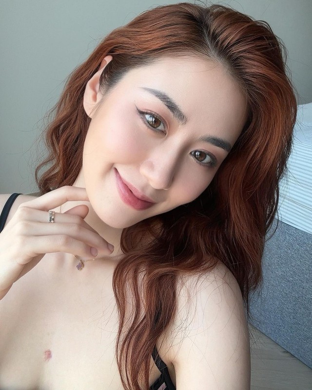 Nữ blogger Việt có những set đồ "được lòng" chị em công sở: Nữ tính, tôn dáng mà không nhàm chán chút nào!- Ảnh 1. Nữ blogger Việt có những set đồ "được lòng" chị em công sở: Nữ tính, tôn dáng mà không nhàm chán chút nào!- Ảnh 1.