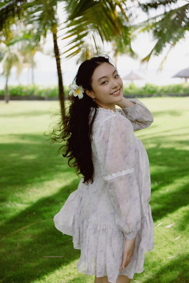 "Visual" trong veo của con gái út nhà cựu siêu mẫu Thúy Hạnh, 16 tuổi được khen đẹp không kém sao Hàn- Ảnh 1. "Visual" trong veo của con gái út nhà cựu siêu mẫu Thúy Hạnh, 16 tuổi được khen đẹp không kém sao Hàn- Ảnh 1.
