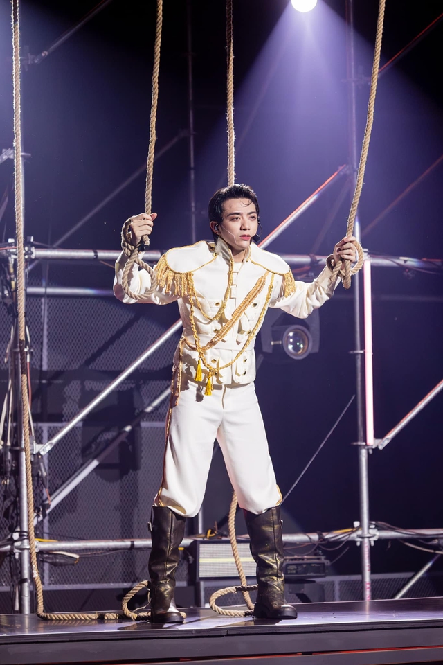 63 Anh Trai xâm chiếm Vpop: Cơ hội “thay máu" cho các FC Việt “đi đu idol”- Ảnh 15. 63 Anh Trai xâm chiếm Vpop: Cơ hội “thay máu" cho các FC Việt “đi đu idol”- Ảnh 15.