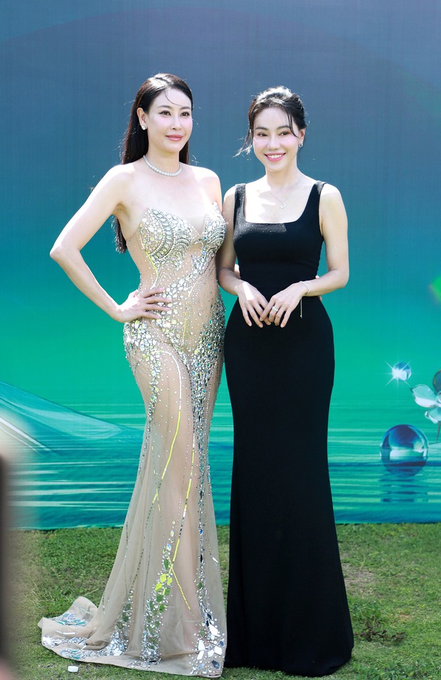 Thảm đỏ Miss Grand Vietnam: Lương Thùy Linh lộ eo kém thon, Thùy Tiên không hở bạo vẫn nổi giữa dàn mỹ nhân "nóng bỏng"- Ảnh 7. Thảm đỏ Miss Grand Vietnam: Lương Thùy Linh lộ eo kém thon, Thùy Tiên không hở bạo vẫn nổi giữa dàn mỹ nhân "nóng bỏng"- Ảnh 7.