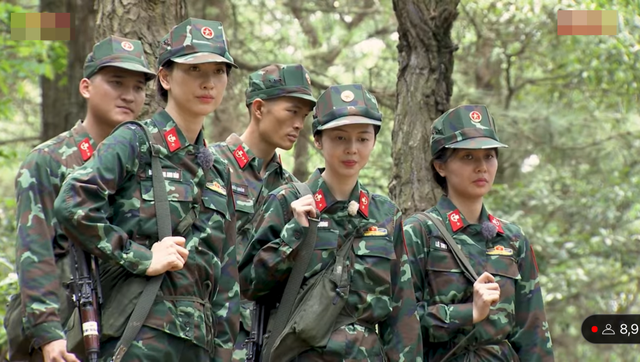 Uyển Ân lăn xả vì nhiệm vụ hậu "ồn ào" thiếu nghiêm túc, Thùy Tiên hút nọc rắn cứu đồng đội- Ảnh 8. Uyển Ân lăn xả vì nhiệm vụ hậu "ồn ào" thiếu nghiêm túc, Thùy Tiên hút nọc rắn cứu đồng đội- Ảnh 8.