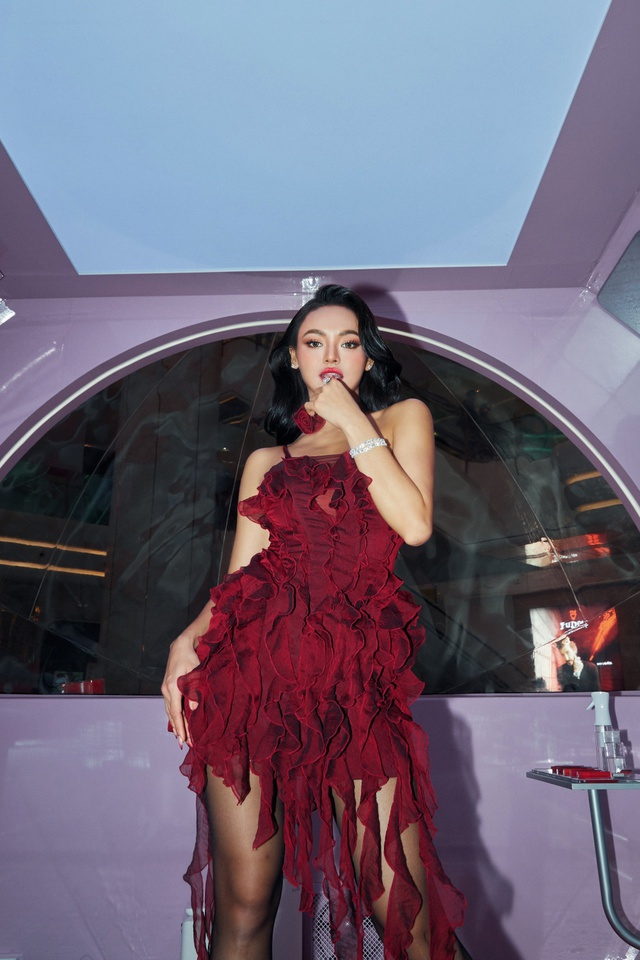 Mai Ngô: "Tôi không hề hỗn, mỏ tôi rất hiền!"- Ảnh 3. Mai Ngô: "Tôi không hề hỗn, mỏ tôi rất hiền!"- Ảnh 3.