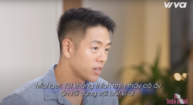 Michael Trương tỏ thái độ không vui khi thấy Rayeon vui bên người mới Michael Trương tỏ thái độ không vui khi thấy Rayeon vui bên người mới