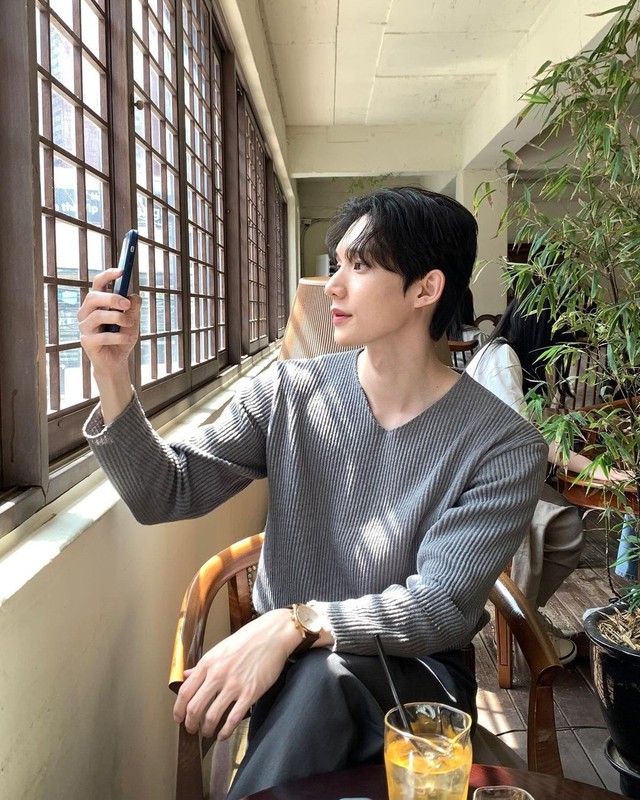 Michael Trương "ra chuồng gà" trước mỹ nam Hàn Quốc mới gia nhập Đảo Thiên Đường- Ảnh 5. Michael Trương "ra chuồng gà" trước mỹ nam Hàn Quốc mới gia nhập Đảo Thiên Đường- Ảnh 5.