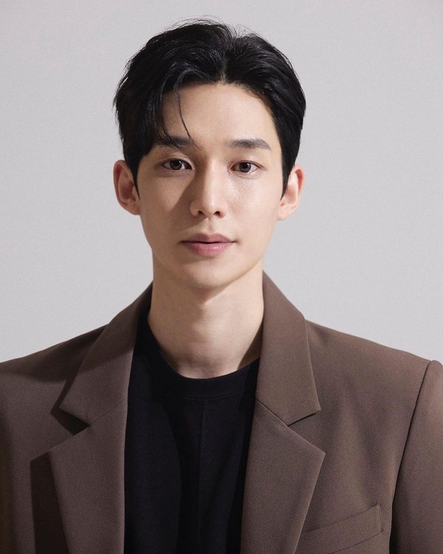 Michael Trương "ra chuồng gà" trước mỹ nam Hàn Quốc mới gia nhập Đảo Thiên Đường- Ảnh 3. Michael Trương "ra chuồng gà" trước mỹ nam Hàn Quốc mới gia nhập Đảo Thiên Đường- Ảnh 3.