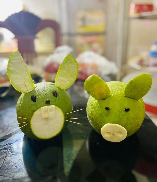 Xuất hiện loạt con vật "bẹo hình bẹo dạng" trên mâm cỗ Trung thu- Ảnh 5. Xuất hiện loạt con vật "bẹo hình bẹo dạng" trên mâm cỗ Trung thu- Ảnh 5.