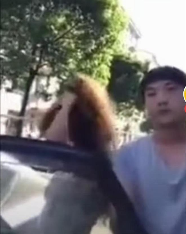 Độc lạ đánh ghen: Đi hóng chuyện thì bất ngờ nhận ra vợ mình là "nữ chính"- Ảnh 1. Độc lạ đánh ghen: Đi hóng chuyện thì bất ngờ nhận ra vợ mình là "nữ chính"- Ảnh 1.