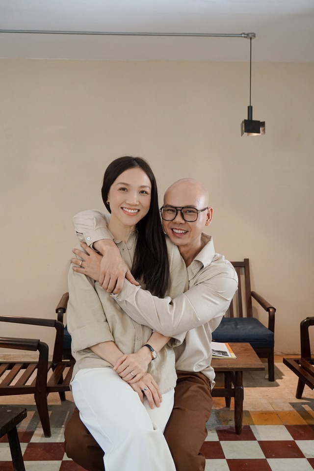 Trò chuyện với "hậu phương" của anh tài Phan Đinh Tùng: Chúng tôi kết thúc mâu thuẫn bằng một cái ôm- Ảnh 1. Trò chuyện với "hậu phương" của anh tài Phan Đinh Tùng: Chúng tôi kết thúc mâu thuẫn bằng một cái ôm- Ảnh 1.