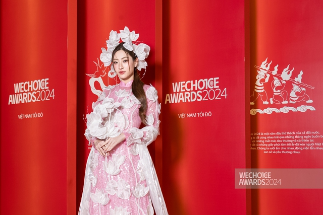 Cuộc chiến phụ kiện áo dài của vũ trụ mỹ nữ tại WeChoice Awards 2024 đẹp không tưởng!- Ảnh 1.