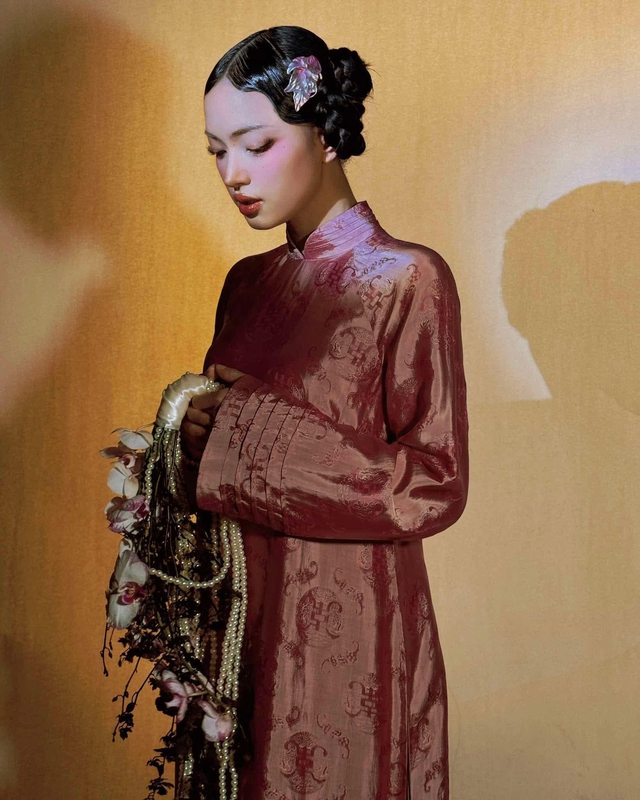 Châu Bùi đẹp "đỉnh nóc" khi mặc áo dài cầm hoa cưới, có 1 tình huống để đời ở Gala WeChoice Awards 2024- Ảnh 4.
