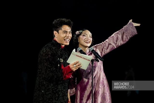 Châu Bùi đẹp "đỉnh nóc" khi mặc áo dài cầm hoa cưới, có 1 tình huống để đời ở Gala WeChoice Awards 2024- Ảnh 11.