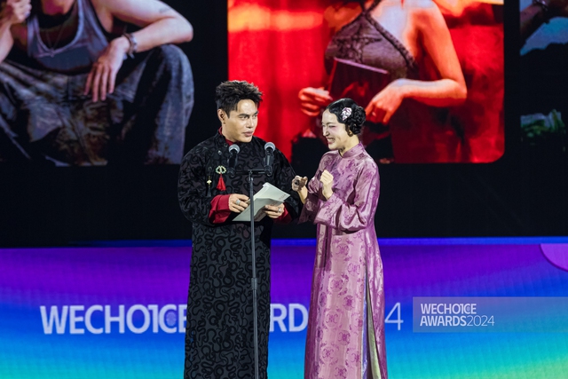Châu Bùi đẹp "đỉnh nóc" khi mặc áo dài cầm hoa cưới, có 1 tình huống để đời ở Gala WeChoice Awards 2024- Ảnh 10.
