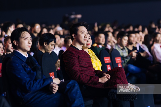Nhã Phương, Thuỳ Tiên và dàn sao Việt rơi nước mắt khi chứng kiến 1 điều diễn ra ở WeChoice Awards 2024- Ảnh 4. Nhã Phương, Thuỳ Tiên và dàn sao Việt rơi nước mắt khi chứng kiến 1 điều diễn ra ở WeChoice Awards 2024- Ảnh 4.