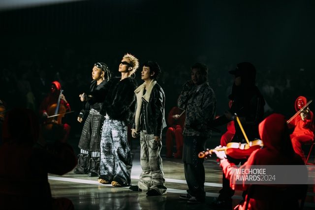 Khung hình quy tụ dàn rapper "lực" nhất Việt rap, làm một điều với NSND Tự Long mà dân tình nức nở!- Ảnh 2. Khung hình quy tụ dàn rapper "lực" nhất Việt rap, làm một điều với NSND Tự Long mà dân tình nức nở!- Ảnh 2.