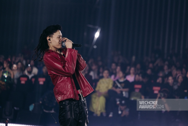 Khung hình quy tụ dàn rapper "lực" nhất Việt rap, làm một điều với NSND Tự Long mà dân tình nức nở!- Ảnh 6. Khung hình quy tụ dàn rapper "lực" nhất Việt rap, làm một điều với NSND Tự Long mà dân tình nức nở!- Ảnh 6.