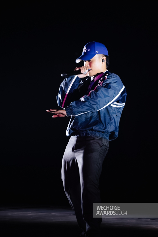 Khung hình quy tụ dàn rapper "lực" nhất Việt rap, làm một điều với NSND Tự Long mà dân tình nức nở!- Ảnh 17. Khung hình quy tụ dàn rapper "lực" nhất Việt rap, làm một điều với NSND Tự Long mà dân tình nức nở!- Ảnh 17.