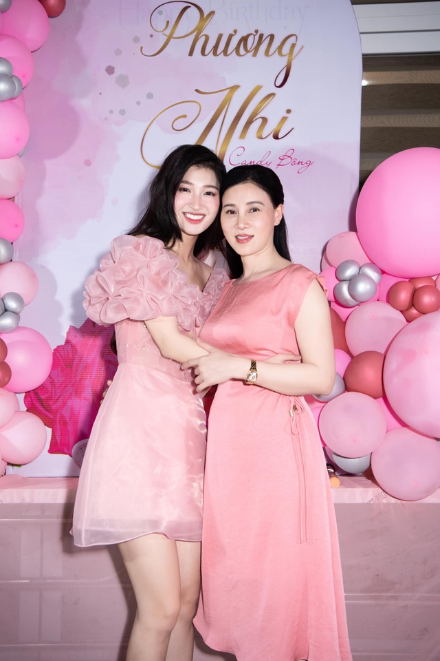 Soi ảnh cận nhan sắc của mẹ Phương Nhi, hóa ra Á hậu được thừa hưởng visual "đỉnh nóc" từ đây!- Ảnh 11.