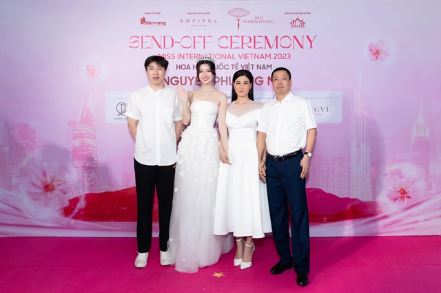 Soi ảnh cận nhan sắc của mẹ Phương Nhi, hóa ra Á hậu được thừa hưởng visual "đỉnh nóc" từ đây!- Ảnh 14.