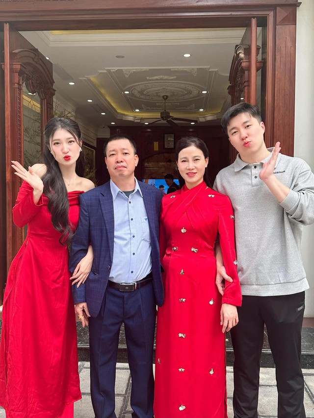 Soi ảnh cận nhan sắc của mẹ Phương Nhi, hóa ra Á hậu được thừa hưởng visual "đỉnh nóc" từ đây!- Ảnh 13.