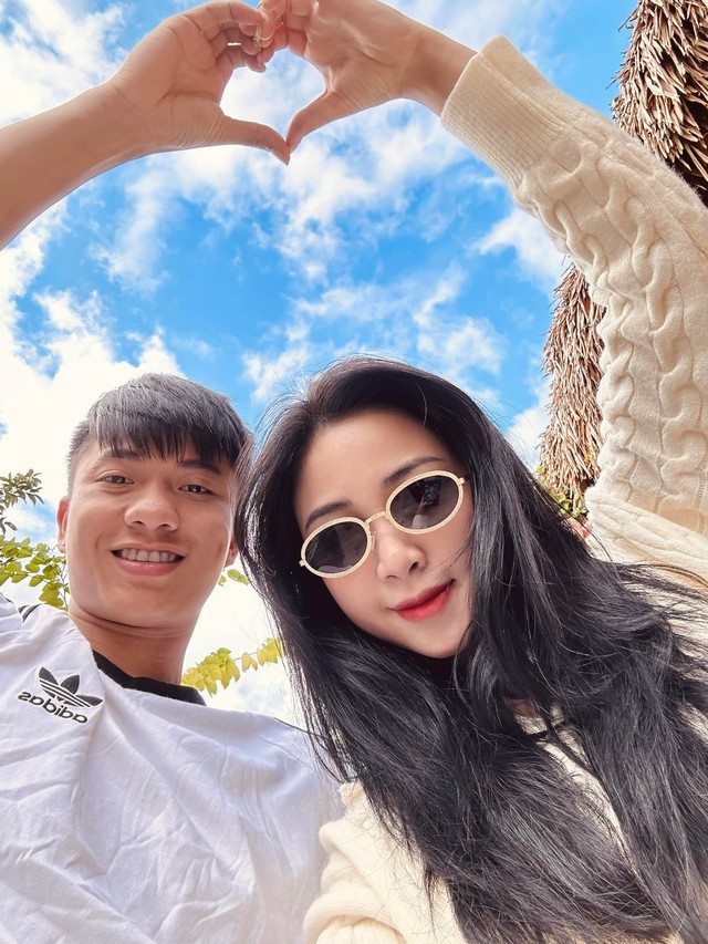 Cô chủ khách sạn khoe được chồng cầu thủ thưởng tết, dân tình sốc ngang vì dãy số Cô chủ khách sạn khoe được chồng cầu thủ thưởng tết, dân tình sốc ngang vì dãy số