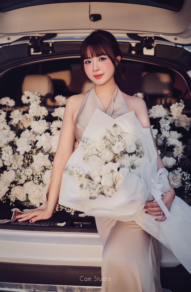 Cô chủ khách sạn khoe được chồng cầu thủ thưởng tết, dân tình sốc ngang vì dãy số Cô chủ khách sạn khoe được chồng cầu thủ thưởng tết, dân tình sốc ngang vì dãy số