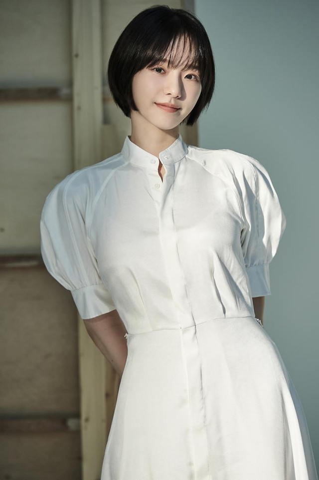 Mỹ nhân Hàn đóng liên tiếp 4 bom tấn gây sốt toàn cầu, visual ngoài đời đẹp gấp ngàn lần trên phim- Ảnh 8. Mỹ nhân Hàn đóng liên tiếp 4 bom tấn gây sốt toàn cầu, visual ngoài đời đẹp gấp ngàn lần trên phim- Ảnh 8.