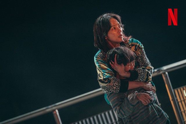 Mỹ nhân Hàn đóng liên tiếp 4 bom tấn gây sốt toàn cầu, visual ngoài đời đẹp gấp ngàn lần trên phim- Ảnh 4. Mỹ nhân Hàn đóng liên tiếp 4 bom tấn gây sốt toàn cầu, visual ngoài đời đẹp gấp ngàn lần trên phim- Ảnh 4.