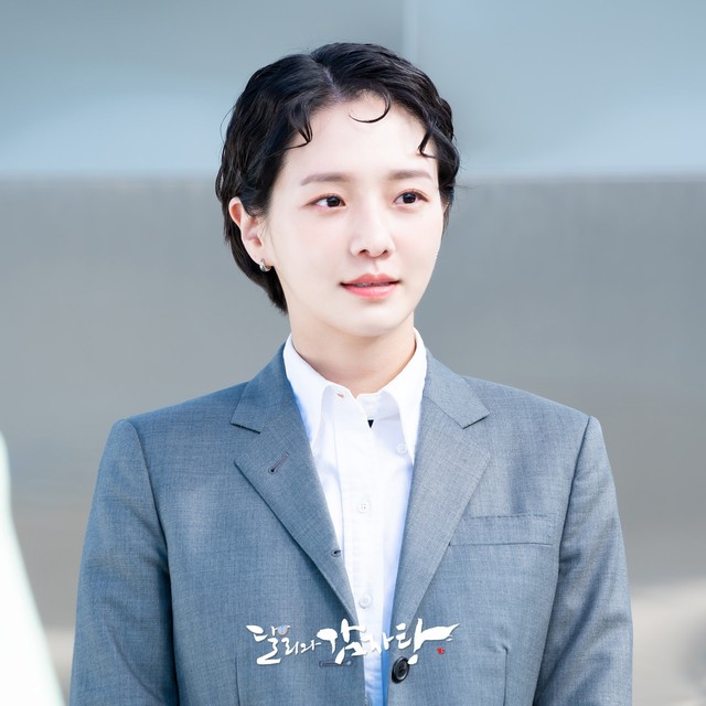 Mỹ nhân Hàn đóng liên tiếp 4 bom tấn gây sốt toàn cầu, visual ngoài đời đẹp gấp ngàn lần trên phim- Ảnh 5. Mỹ nhân Hàn đóng liên tiếp 4 bom tấn gây sốt toàn cầu, visual ngoài đời đẹp gấp ngàn lần trên phim- Ảnh 5.